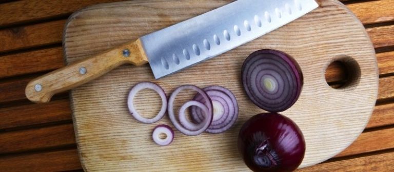 How to Get Onion Smell Out of Cutting Board